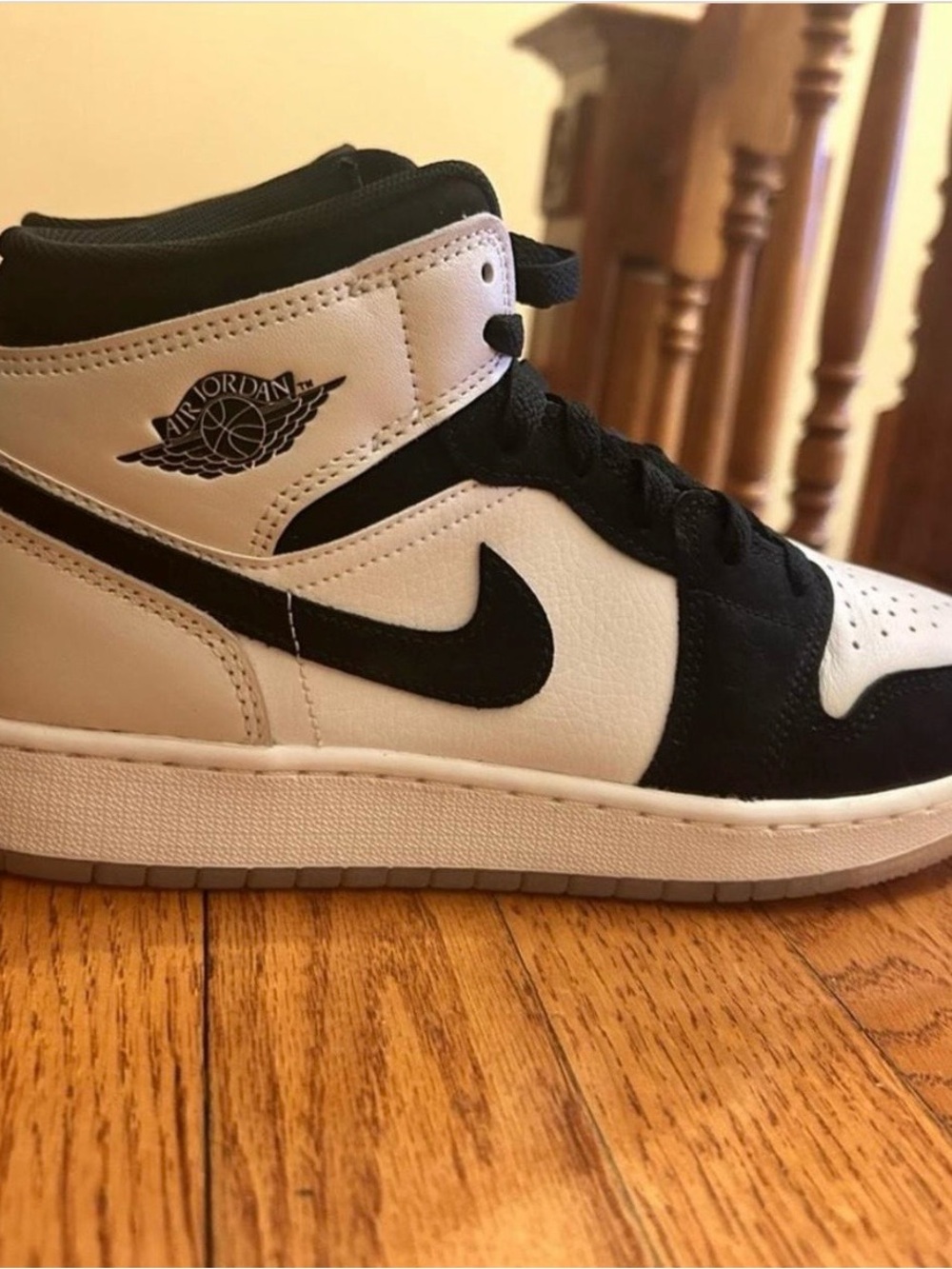 Nike Air Jordan 1 Mid - Black & White